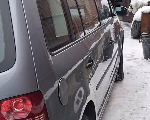 Сірий Фольксваген Туран, об'ємом двигуна 1.9 л та пробігом 270 тис. км за 7300 $, фото 2 на Automoto.ua