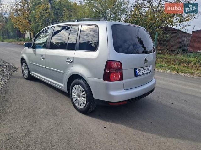 Серый Фольксваген Туран, объемом двигателя 1.39 л и пробегом 211 тыс. км за 6200 $, фото 2 на Automoto.ua