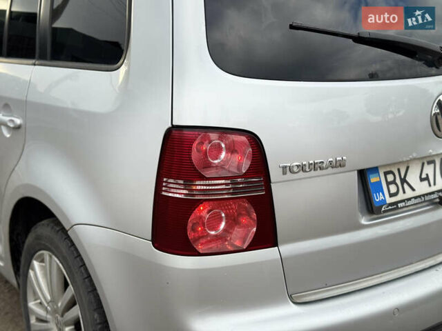 Серый Фольксваген Туран, объемом двигателя 1.97 л и пробегом 370 тыс. км за 6199 $, фото 10 на Automoto.ua