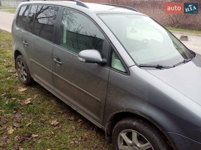 Серый Фольксваген Туран, объемом двигателя 2 л и пробегом 252 тыс. км за 6800 $, фото 3 на Automoto.ua