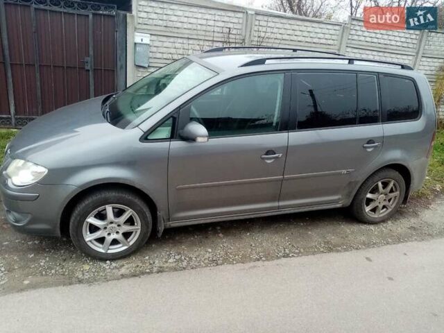 Серый Фольксваген Туран, объемом двигателя 2 л и пробегом 252 тыс. км за 6800 $, фото 2 на Automoto.ua