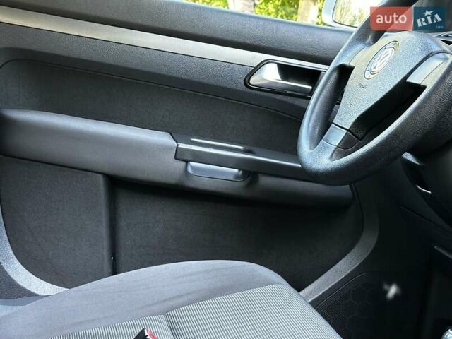 Сірий Фольксваген Туран, об'ємом двигуна 1.6 л та пробігом 230 тис. км за 6750 $, фото 82 на Automoto.ua