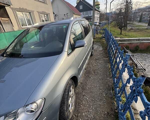 Сірий Фольксваген Туран, об'ємом двигуна 1.4 л та пробігом 300 тис. км за 5600 $, фото 2 на Automoto.ua