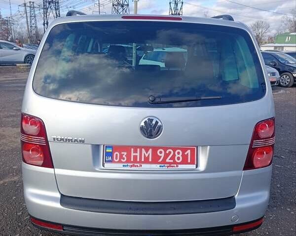 Серый Фольксваген Туран, объемом двигателя 1.6 л и пробегом 203 тыс. км за 6900 $, фото 11 на Automoto.ua