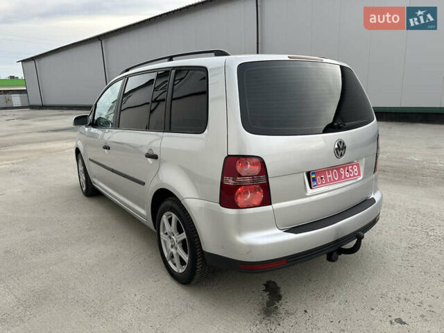 Серый Фольксваген Туран, объемом двигателя 1.6 л и пробегом 215 тыс. км за 6800 $, фото 7 на Automoto.ua