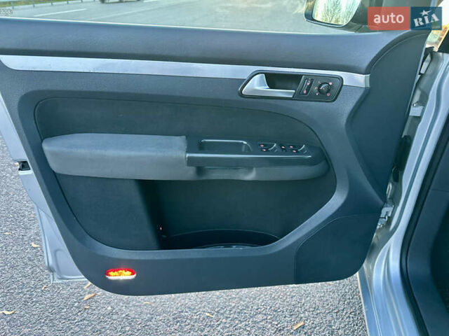Сірий Фольксваген Туран, об'ємом двигуна 1.4 л та пробігом 248 тис. км за 7500 $, фото 17 на Automoto.ua