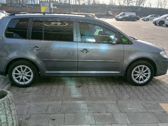 Серый Фольксваген Туран, объемом двигателя 1.4 л и пробегом 277 тыс. км за 6300 $, фото 13 на Automoto.ua