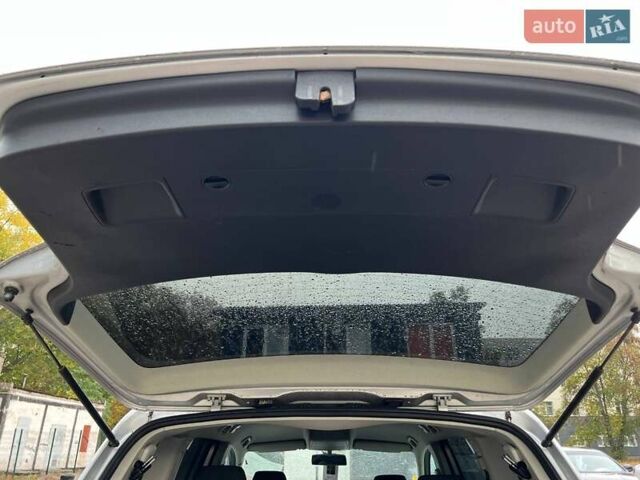 Серый Фольксваген Туран, объемом двигателя 1.6 л и пробегом 262 тыс. км за 6700 $, фото 14 на Automoto.ua