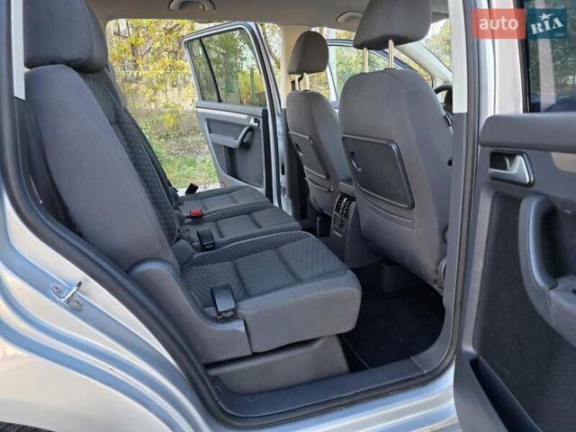 Серый Фольксваген Туран, объемом двигателя 1.6 л и пробегом 225 тыс. км за 6700 $, фото 30 на Automoto.ua