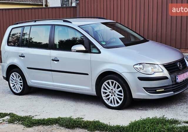 Сірий Фольксваген Туран, об'ємом двигуна 1.6 л та пробігом 225 тис. км за 7777 $, фото 9 на Automoto.ua