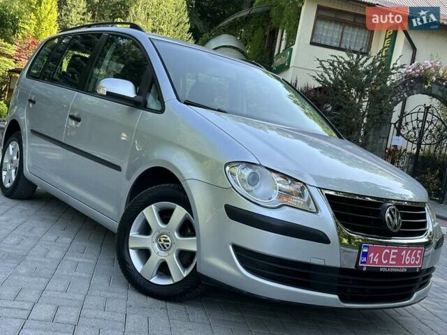 Сірий Фольксваген Туран, об'ємом двигуна 1.6 л та пробігом 230 тис. км за 6750 $, фото 53 на Automoto.ua