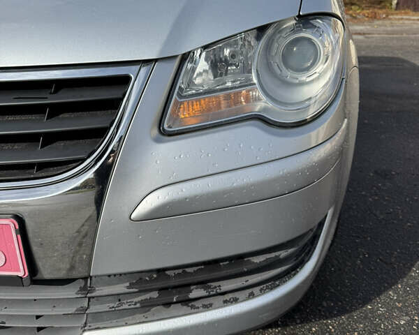 Серый Фольксваген Туран, объемом двигателя 1.6 л и пробегом 199 тыс. км за 7699 $, фото 1 на Automoto.ua