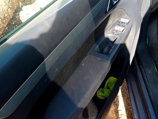 Серый Фольксваген Туран, объемом двигателя 2 л и пробегом 520 тыс. км за 3500 $, фото 5 на Automoto.ua