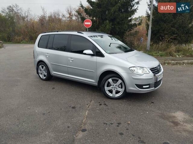 Серый Фольксваген Туран, объемом двигателя 1.6 л и пробегом 254 тыс. км за 7650 $, фото 12 на Automoto.ua