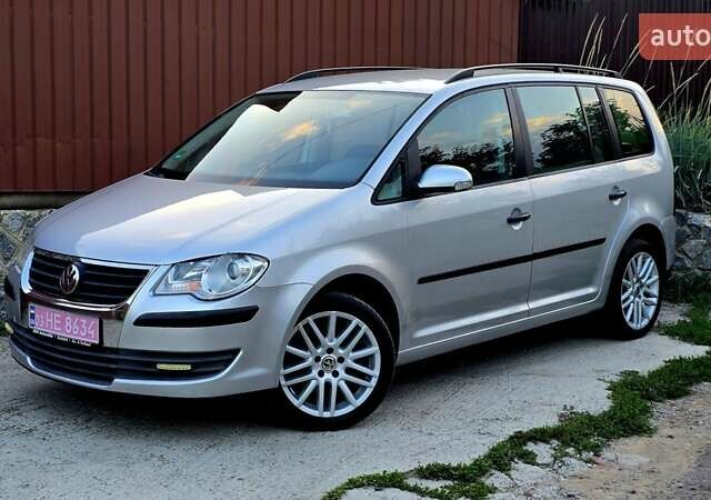 Сірий Фольксваген Туран, об'ємом двигуна 1.6 л та пробігом 225 тис. км за 7777 $, фото 2 на Automoto.ua