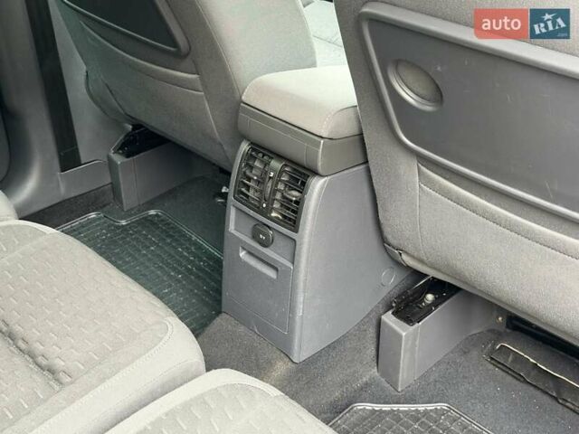 Серый Фольксваген Туран, объемом двигателя 1.6 л и пробегом 251 тыс. км за 6950 $, фото 43 на Automoto.ua