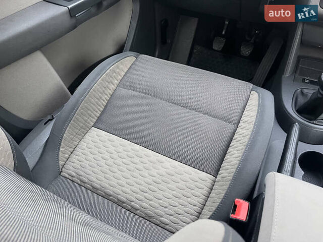 Сірий Фольксваген Туран, об'ємом двигуна 1.4 л та пробігом 48 тис. км за 8999 $, фото 39 на Automoto.ua