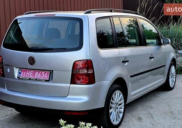 Сірий Фольксваген Туран, об'ємом двигуна 1.6 л та пробігом 225 тис. км за 7777 $, фото 16 на Automoto.ua