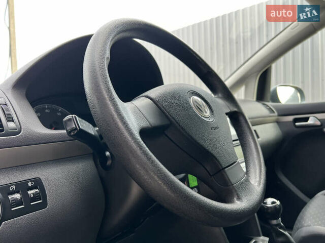 Серый Фольксваген Туран, объемом двигателя 1.6 л и пробегом 217 тыс. км за 8200 $, фото 39 на Automoto.ua