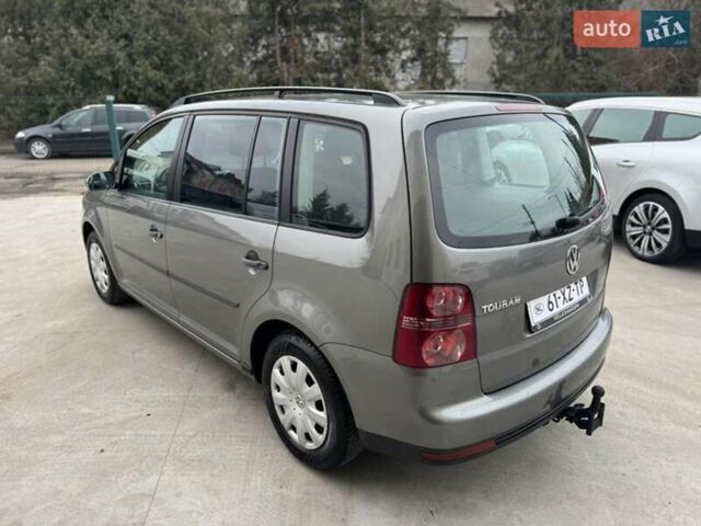 Серый Фольксваген Туран, объемом двигателя 1.6 л и пробегом 232 тыс. км за 7200 $, фото 11 на Automoto.ua