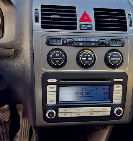 Сірий Фольксваген Туран, об'ємом двигуна 1.6 л та пробігом 218 тис. км за 8400 $, фото 30 на Automoto.ua