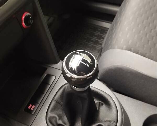 Серый Фольксваген Туран, объемом двигателя 1.6 л и пробегом 254 тыс. км за 7650 $, фото 36 на Automoto.ua