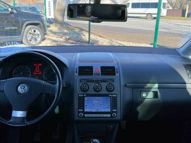 Серый Фольксваген Туран, объемом двигателя 1.4 л и пробегом 242 тыс. км за 7000 $, фото 10 на Automoto.ua