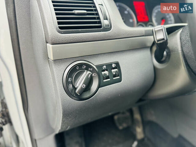 Серый Фольксваген Туран, объемом двигателя 2 л и пробегом 245 тыс. км за 7300 $, фото 15 на Automoto.ua