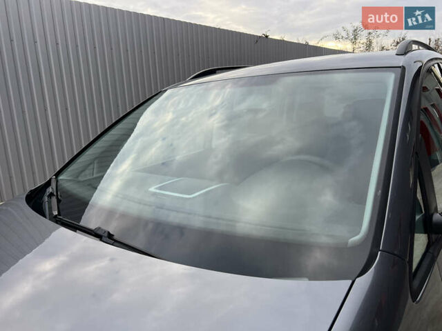 Серый Фольксваген Туран, объемом двигателя 1.6 л и пробегом 217 тыс. км за 8200 $, фото 82 на Automoto.ua