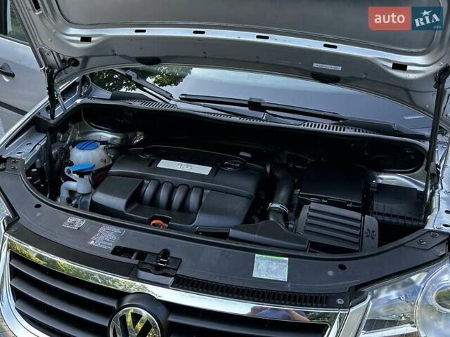 Сірий Фольксваген Туран, об'ємом двигуна 1.6 л та пробігом 230 тис. км за 6750 $, фото 116 на Automoto.ua