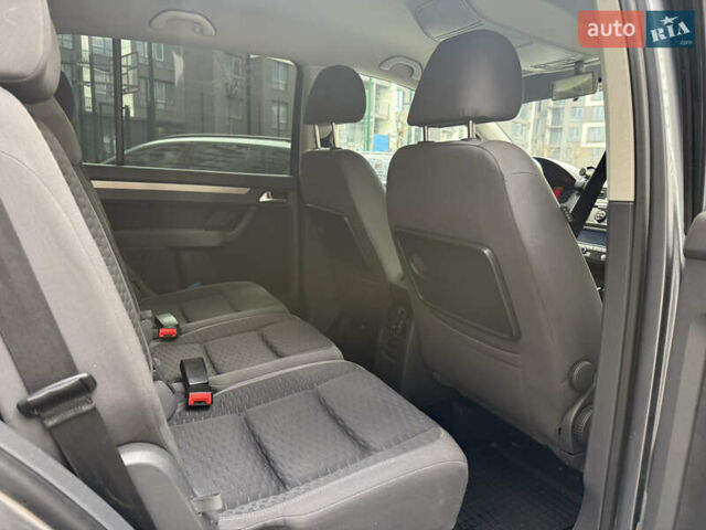 Серый Фольксваген Туран, объемом двигателя 1.9 л и пробегом 282 тыс. км за 6900 $, фото 16 на Automoto.ua