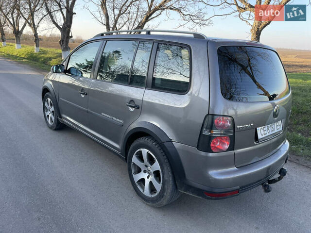 Серый Фольксваген Туран, объемом двигателя 1.39 л и пробегом 220 тыс. км за 4400 $, фото 4 на Automoto.ua