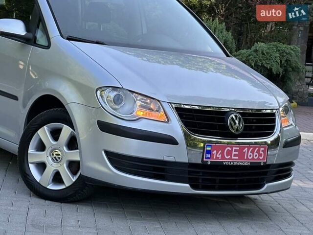 Сірий Фольксваген Туран, об'ємом двигуна 1.6 л та пробігом 230 тис. км за 6800 $, фото 41 на Automoto.ua