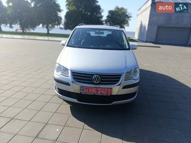 Серый Фольксваген Туран, объемом двигателя 1.6 л и пробегом 237 тыс. км за 6800 $, фото 3 на Automoto.ua