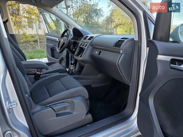 Серый Фольксваген Туран, объемом двигателя 1.6 л и пробегом 225 тыс. км за 6700 $, фото 36 на Automoto.ua