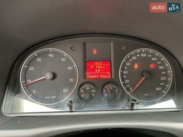 Сірий Фольксваген Туран, об'ємом двигуна 1.39 л та пробігом 208 тис. км за 7200 $, фото 13 на Automoto.ua