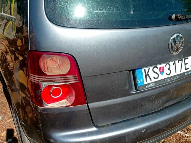 Серый Фольксваген Туран, объемом двигателя 2 л и пробегом 520 тыс. км за 3500 $, фото 2 на Automoto.ua