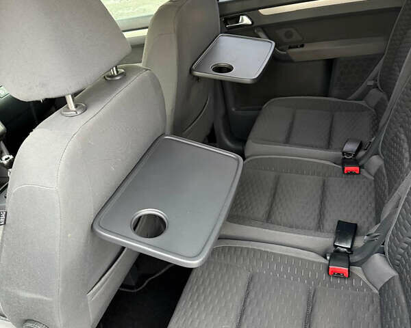 Сірий Фольксваген Туран, об'ємом двигуна 1.9 л та пробігом 226 тис. км за 7900 $, фото 16 на Automoto.ua