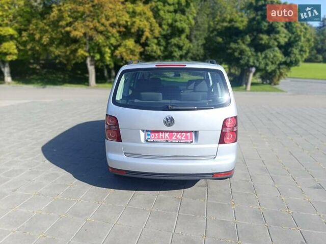 Серый Фольксваген Туран, объемом двигателя 1.6 л и пробегом 237 тыс. км за 6800 $, фото 5 на Automoto.ua