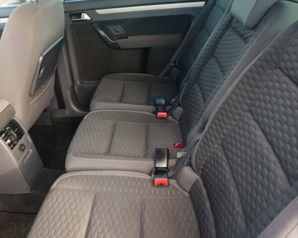 Серый Фольксваген Туран, объемом двигателя 1.6 л и пробегом 203 тыс. км за 6900 $, фото 48 на Automoto.ua