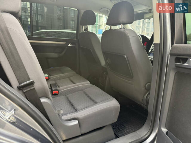 Серый Фольксваген Туран, объемом двигателя 1.9 л и пробегом 282 тыс. км за 6900 $, фото 15 на Automoto.ua