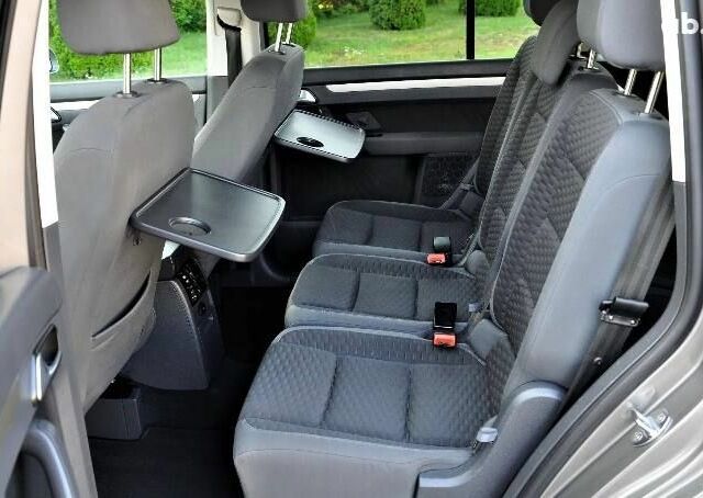 Серый Фольксваген Туран, объемом двигателя 0 л и пробегом 227 тыс. км за 2000 $, фото 4 на Automoto.ua