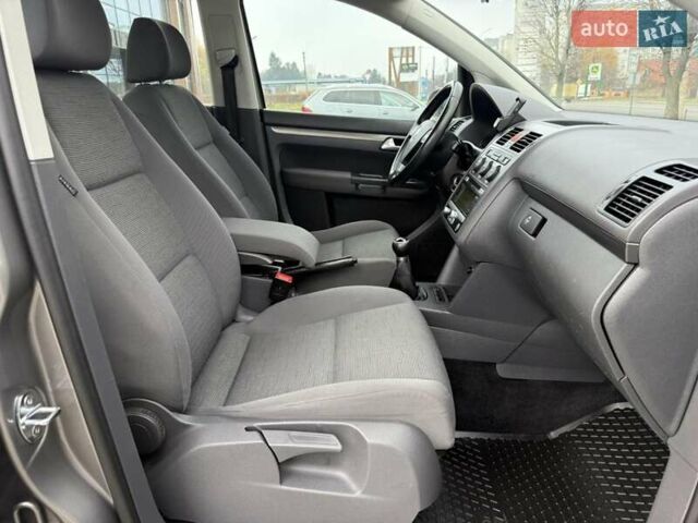 Сірий Фольксваген Туран, об'ємом двигуна 1.4 л та пробігом 187 тис. км за 6650 $, фото 36 на Automoto.ua