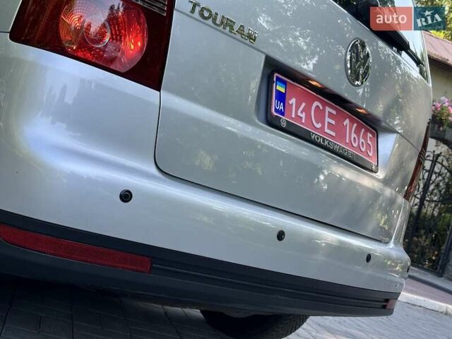 Сірий Фольксваген Туран, об'ємом двигуна 1.6 л та пробігом 230 тис. км за 6800 $, фото 68 на Automoto.ua