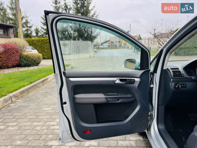 Серый Фольксваген Туран, объемом двигателя 2 л и пробегом 245 тыс. км за 7300 $, фото 13 на Automoto.ua