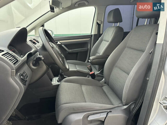 Серый Фольксваген Туран, объемом двигателя 1.6 л и пробегом 215 тыс. км за 6800 $, фото 25 на Automoto.ua