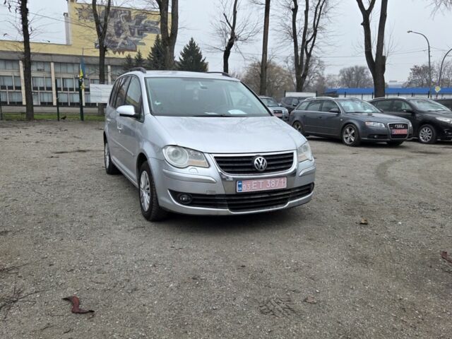 Серый Фольксваген Туран, объемом двигателя 1.6 л и пробегом 262 тыс. км за 6500 $, фото 1 на Automoto.ua