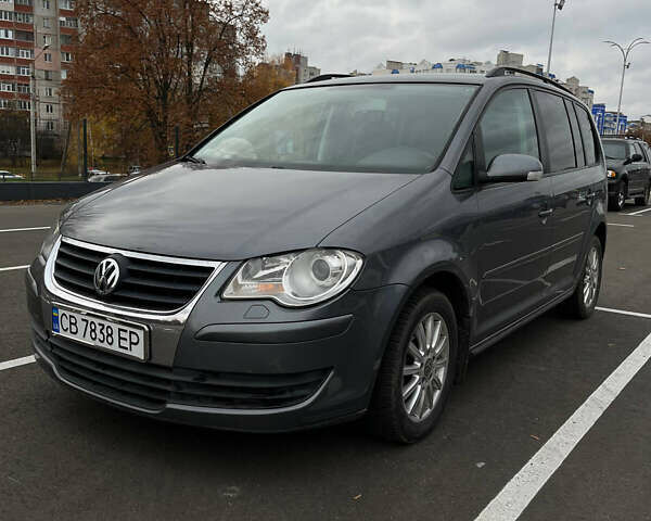 Серый Фольксваген Туран, объемом двигателя 1.39 л и пробегом 192 тыс. км за 6300 $, фото 1 на Automoto.ua