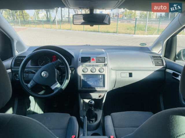 Серый Фольксваген Туран, объемом двигателя 1.39 л и пробегом 220 тыс. км за 4800 $, фото 24 на Automoto.ua