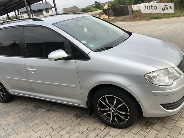 Сірий Фольксваген Туран, об'ємом двигуна 1.98 л та пробігом 360 тис. км за 5850 $, фото 1 на Automoto.ua